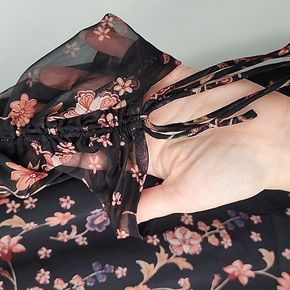 CECE Black Floral 3/4 sleeve ruffle blouse small - Picture 3 of 8